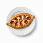 Pide mit Feta und Sucuk