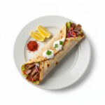 Lahmacun mit Salat und Kebabfleisch (eingerollt)